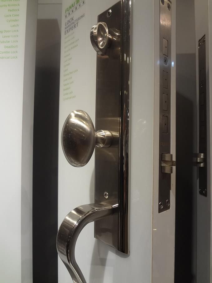 別墅門(mén)鎖8919安裝效果圖